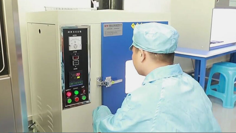 硅膠制品噴有手感油有什么作用？